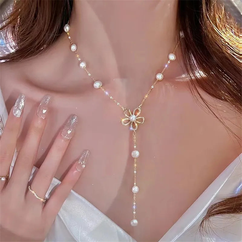 French Short Clavicle Chain New Flower Fairy Light Luxury Minority Design
