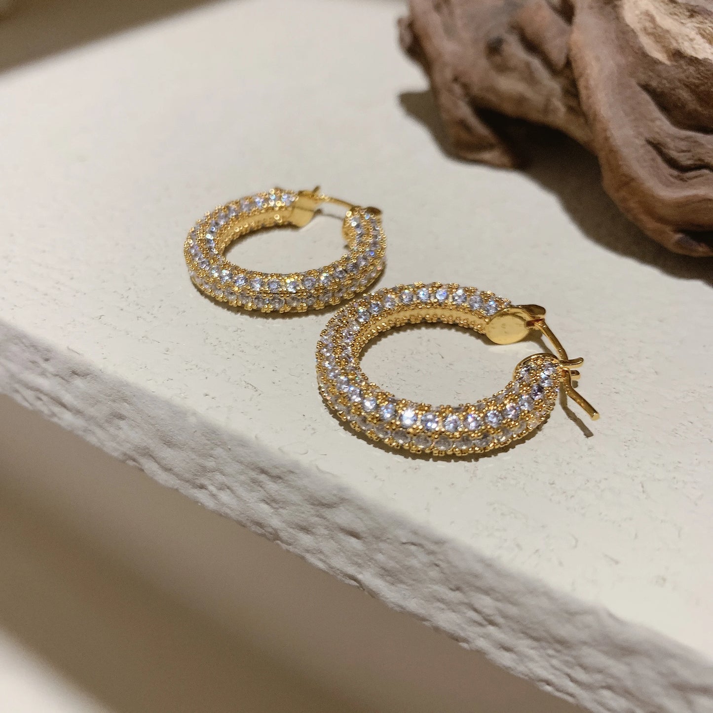 new design fashion jewelry exquisite copper inlaid zircon small hoop earrings simple temperament geometric female daily earrings