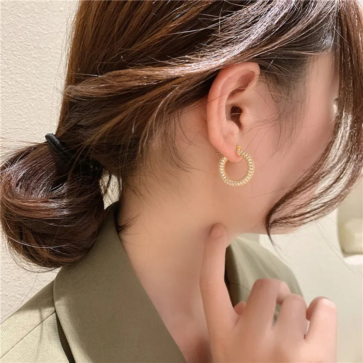 new design fashion jewelry exquisite copper inlaid zircon small hoop earrings simple temperament geometric female daily earrings