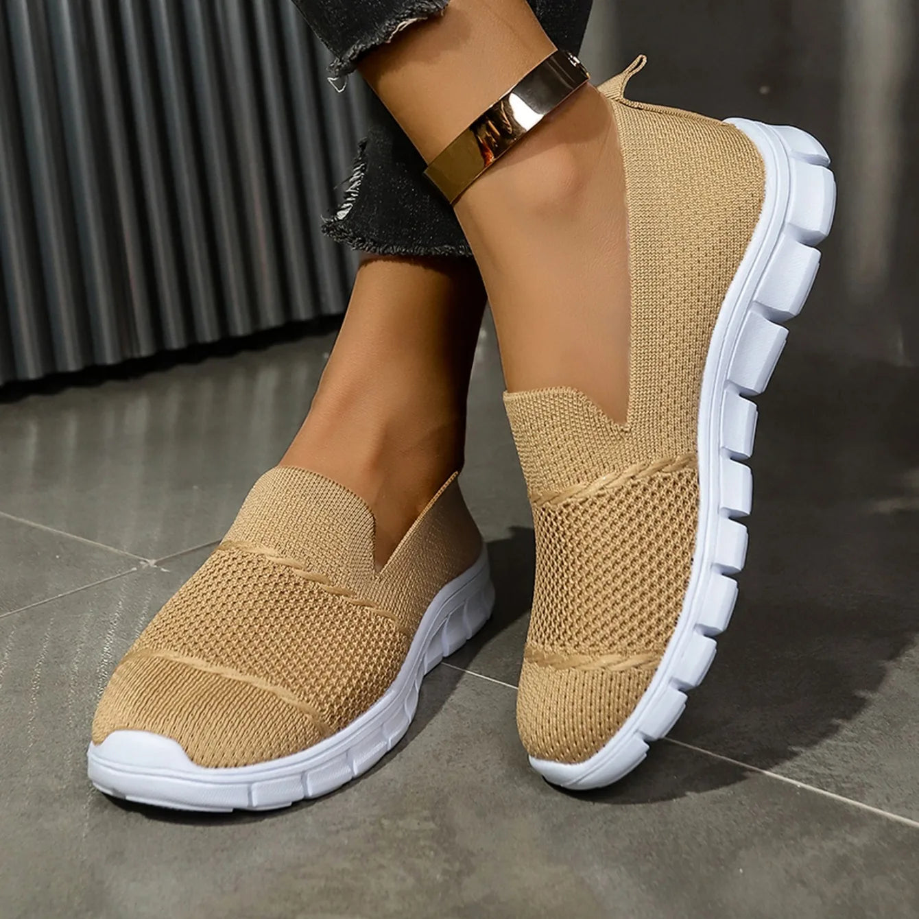 Women Casual Shoes Spring Autumn High Quality Slip on Breathable Flat Sneakers Women Comfortable Lightweight Walking Shoes Women