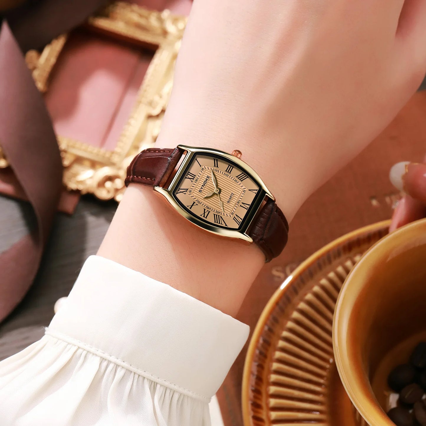 Wristwatches For Women Alloy Case High Quality Leather Strap Large Numerical Dial Waterproof Elegant Ladies Watch Gift