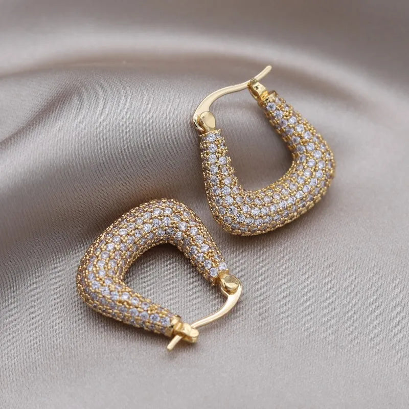 new design fashion jewelry exquisite copper inlaid zircon small hoop earrings simple temperament geometric female daily earrings