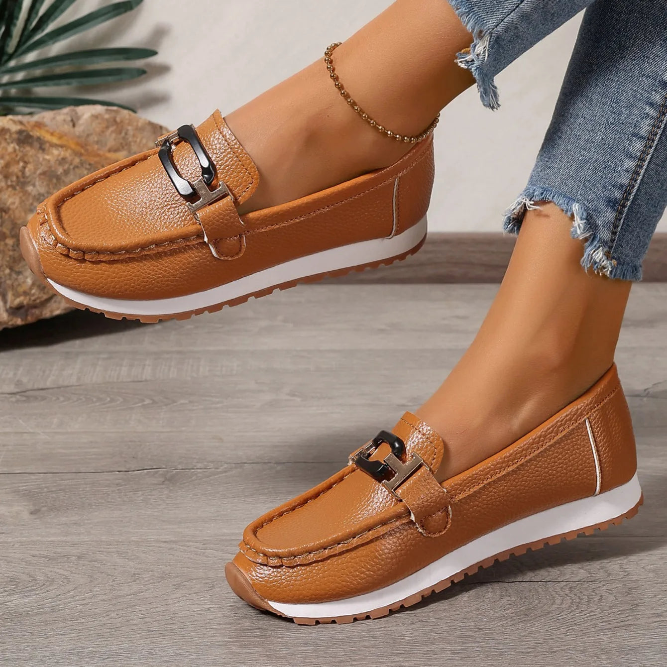 2024 New Autumn Women Trend Retro Designer Flat Shoes Women Fashionable Round Toe Metal Decoration Casual Shoes Zapatos De Mujer